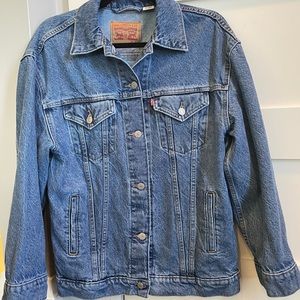 Levi’s trucker baggy jean jacket